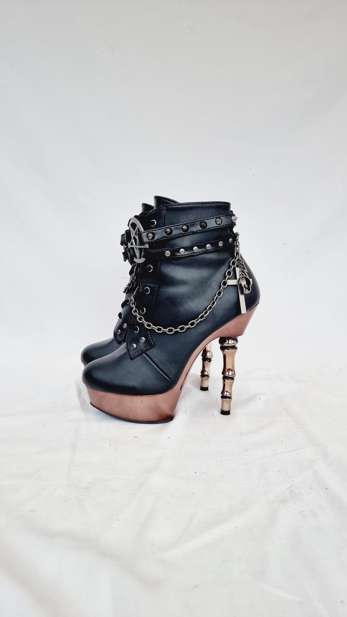 EU 37 / UK 4 Demonia Shoes