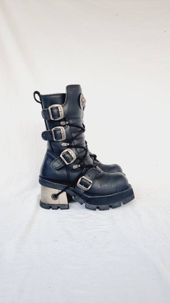 EU 38 / UK 5 New Rock Boots